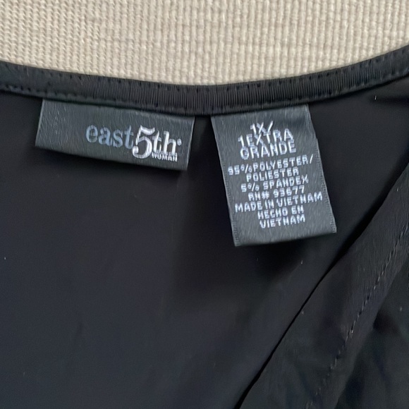 1X, black top - Picture 2 of 4